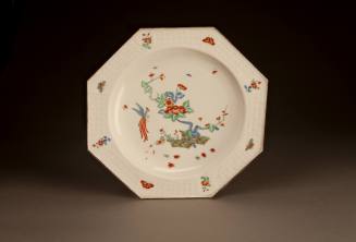 Chelsea Kakiemon-Style 'Phoenix and Banded Hedges' pattern Octagonal Plate, 1752-1755. Soft-pas ...