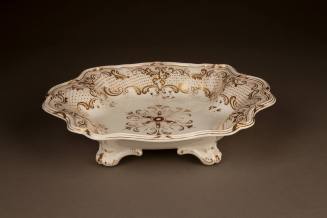 Davenport Lobed and Footed Oblong Center Dish with Gilt Scroll and Dot Decoration, 1830-1837. S ...