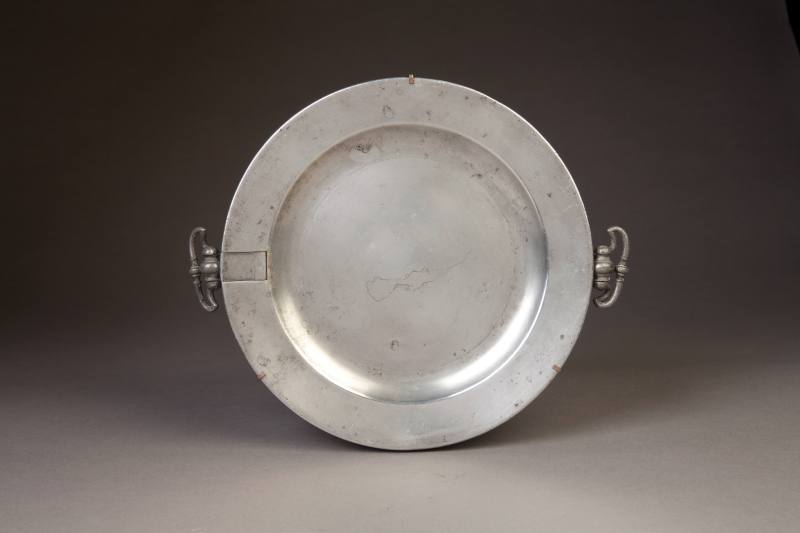 Ingram Beadley, Hot Water Plate with Hinged Handles, late 18th century. Pewter. Dixon Gallery a ...